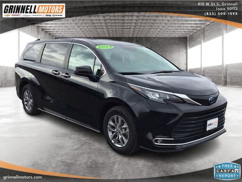 Used 2024 Toyota Sienna XLE image 3