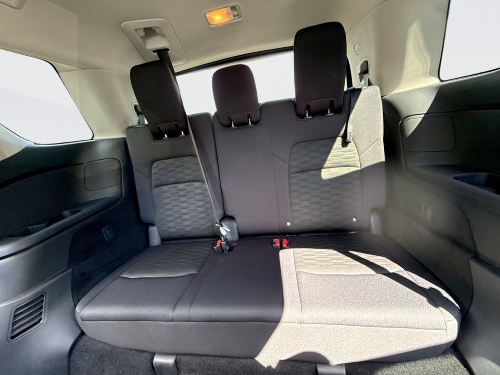 Used 2025 Nissan Pathfinder SV FWD image 25