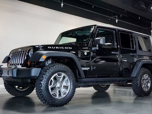 Used 2013 Jeep Wrangler Unlimited Rubicon w/ Connectivity Group AWD/4WD image 3