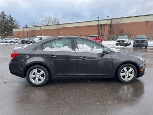 Used 2016 Chevrolet Cruze LT image 4