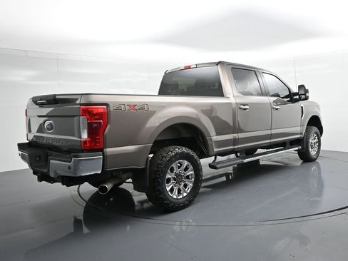 Used 2018 Ford F250 XLT w/ XLT Premium Package AWD/4WD image 6