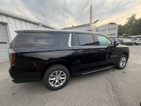 New 2026 Chevrolet Suburban Premier AWD/4WD image 6