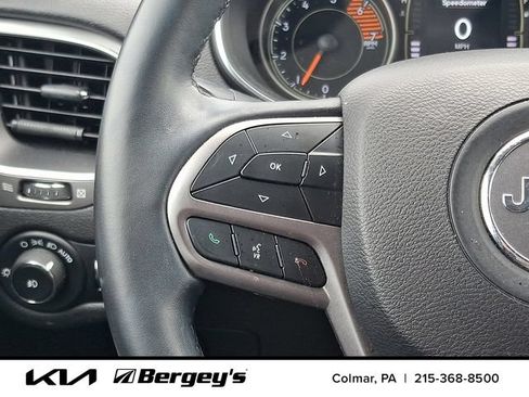 Used 2019 Jeep Cherokee Latitude Plus w/ Cold Weather Group AWD/4WD image 22