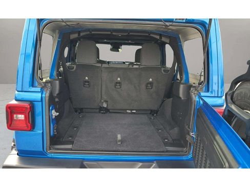 Used 2025 Jeep Wrangler Unlimited Sahara AWD/4WD image 9