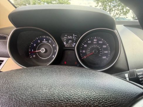 Used 2012 Hyundai Elantra GLS FWD image 26