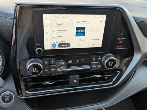 Used 2024 Toyota Highlander LE image 18