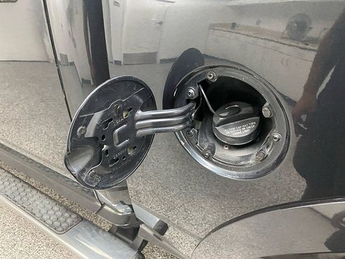 Used 2017 RAM 1500 Laramie w/ Convenience Group image 12