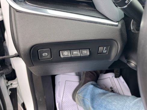 Used 2024 Buick Enclave Premium image 13