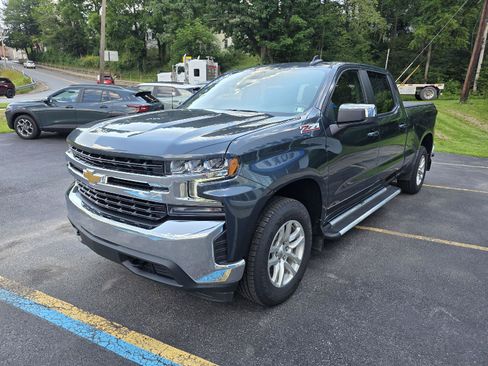 Used 2022 Chevrolet Silverado 1500 LT AWD/4WD image 4