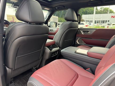 Used 2026 INFINITI QX80 Autograph w/ Premium Cargo Package AWD/4WD image 9