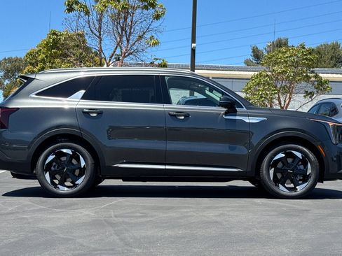 New 2025 Kia Sorento EX image 3