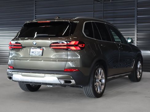 Used 2025 BMW X5 sDrive40i w/ Parking Assistance Package image 12