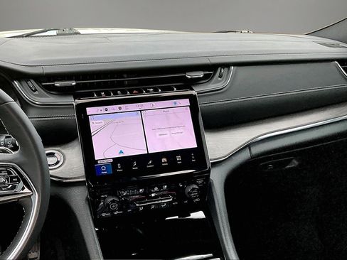 Used 2024 Jeep Grand Cherokee L Overland w/ Luxury Tech Group IV image 9