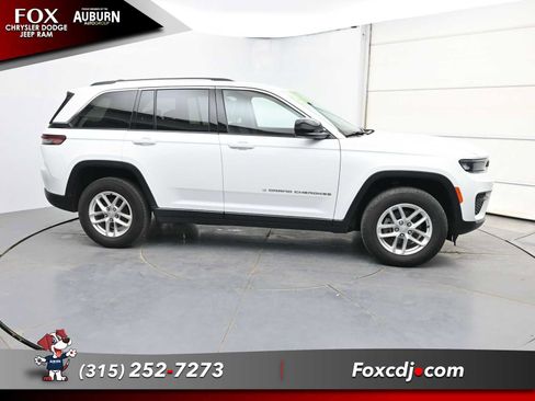 Used 2023 Jeep Grand Cherokee Laredo w/ Luxury Tech Group I AWD/4WD image 15