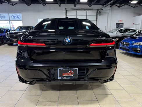 Used 2023 BMW i7 xDrive60 w/ Executive Package 2 AWD/4WD image 5