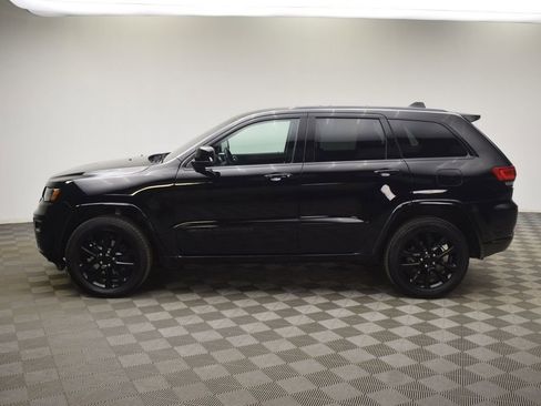 Used 2020 Jeep Grand Cherokee Altitude image 13