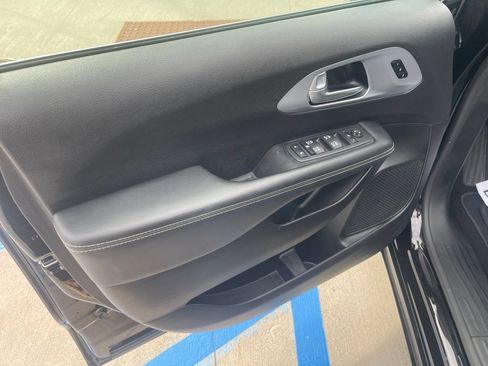 Used 2026 Chrysler Pacifica Limited FWD image 15