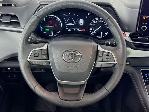 Used 2025 Toyota Sienna XLE w/ XLE Plus Package image 37