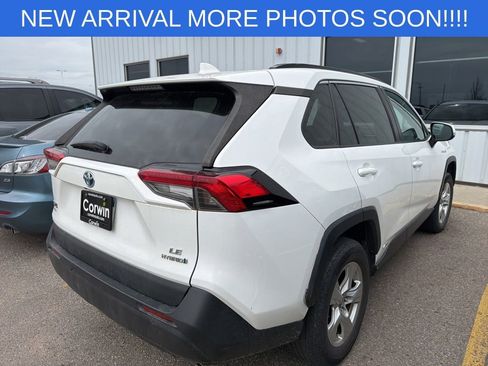 Used 2019 Toyota RAV4 LE w/ Carpet Mat Package AWD/4WD image 3