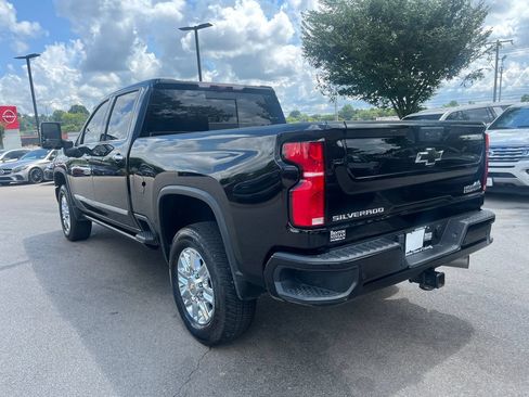 Used 2024 Chevrolet Silverado 2500 High Country w/ High Country Premium Package AWD/4WD image 2
