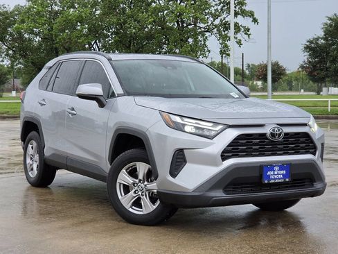 Used 2023 Toyota RAV4 XLE w/ Convenience Package FWD image 2