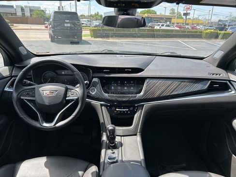 Used 2024 Cadillac XT6 Premium Luxury AWD/4WD image 17