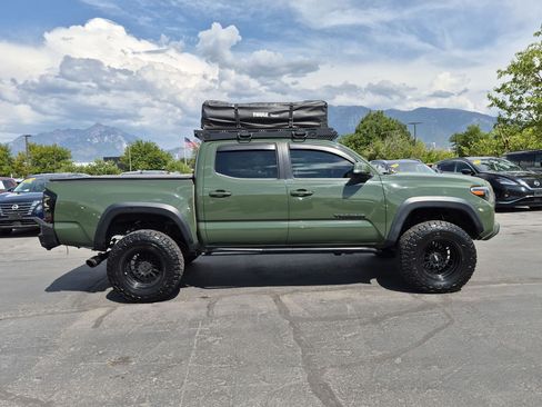 Used 2021 Toyota Tacoma TRD Off-Road w/ Technology Package AWD/4WD image 2