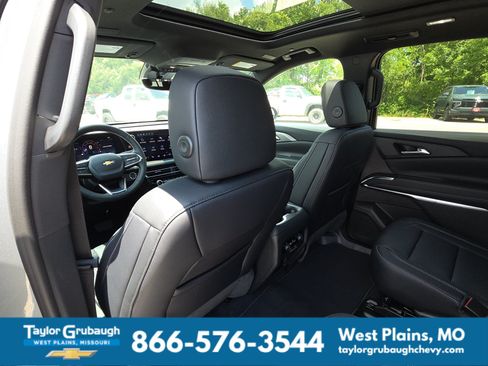 New 2026 Chevrolet Traverse LT w/ Sun and Wheel Package FWD image 28