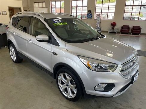 Used 2019 Ford Escape Titanium AWD/4WD image 9