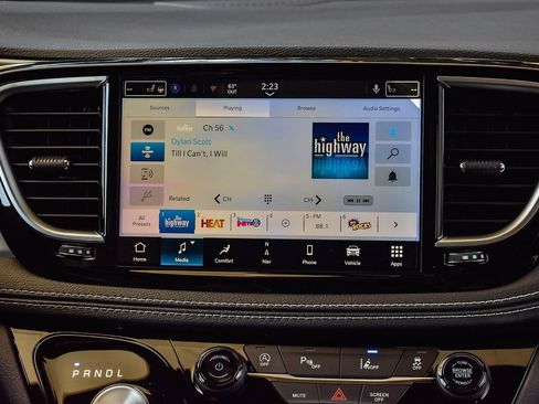 New 2026 Chrysler Pacifica Limited w/ S Appearance Package FWD image 13