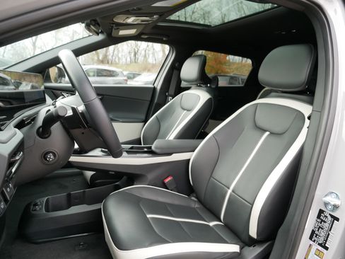 Certified 2025 Kia EV6 GT-Line AWD/4WD image 33