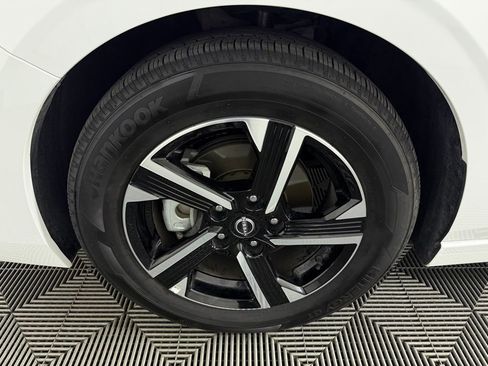 Used 2025 Nissan Sentra SV FWD image 12
