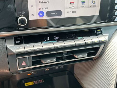 Used 2025 Toyota Camry SE image 18