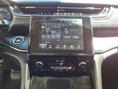 Used 2023 Jeep Grand Cherokee Laredo AWD/4WD image 18