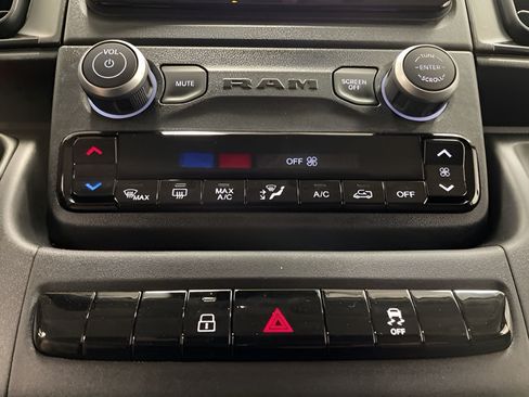 New 2025 RAM ProMaster 3500 w/ Convenience Group FWD image 17