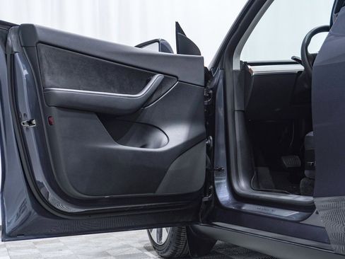 Used 2021 Tesla Model Y Long Range image 33