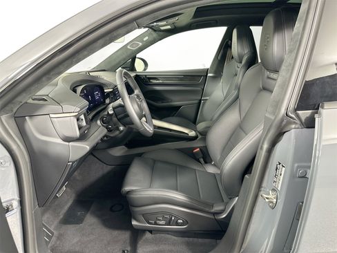 Certified 2025 Porsche Macan Turbo Electric image 5