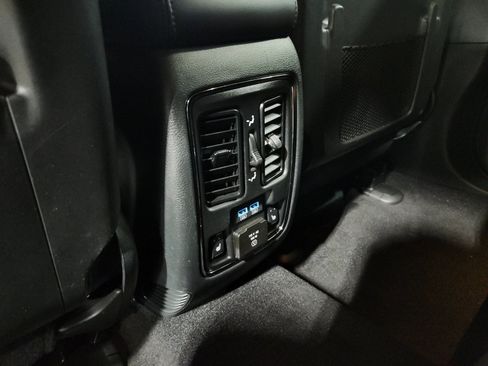 Used 2019 Jeep Grand Cherokee Limited w/ Luxury Group II AWD/4WD image 15