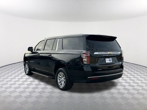 Used 2024 Chevrolet Suburban LT w/ Luxury Package image 9