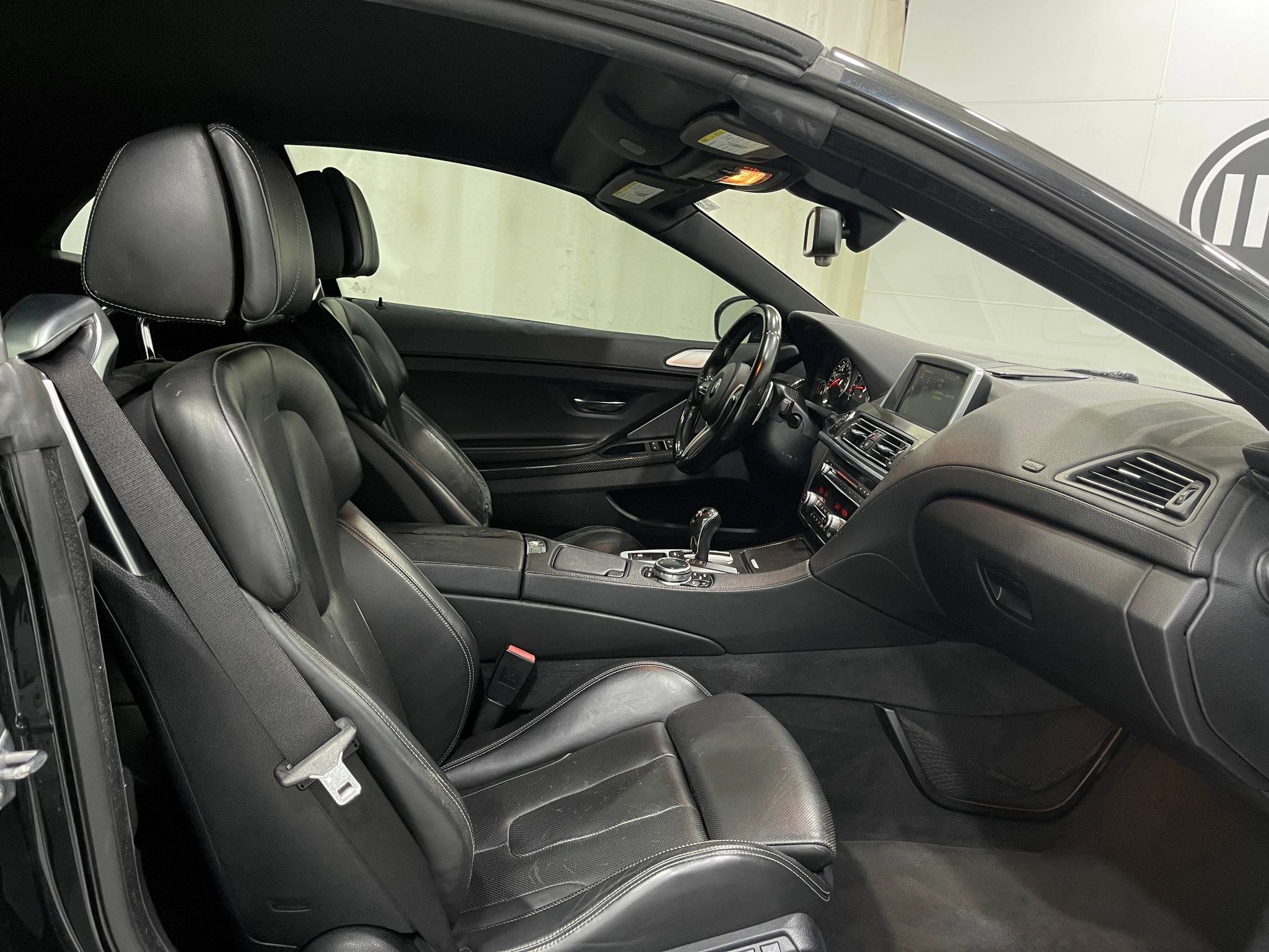 Used 2015 BMW M6 Convertible RWD image 31