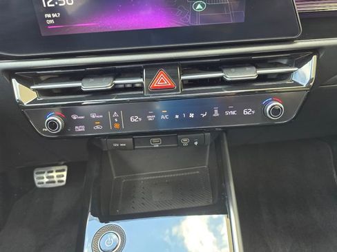 Used 2023 Kia Niro Wave w/ Wave Preserve Package FWD image 39