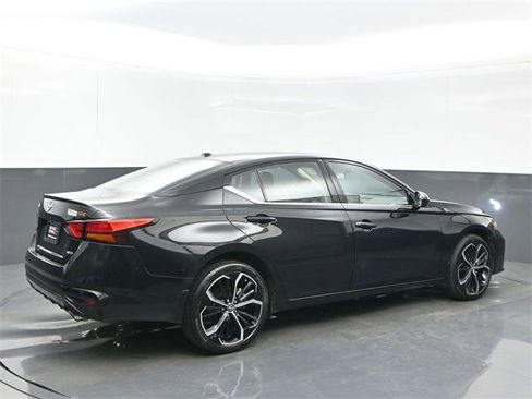 Certified 2024 Nissan Altima 2.5 SR image 6