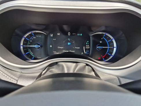 Used 2021 Chrysler Pacifica Touring-L w/ Uconnect Theater Family Group FWD image 34