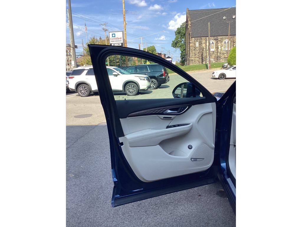 Used 2023 Buick Envision Avenir AWD/4WD image 19