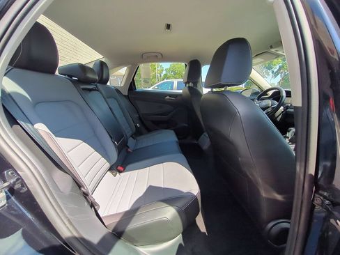 Used 2025 Volkswagen Jetta SE FWD image 30