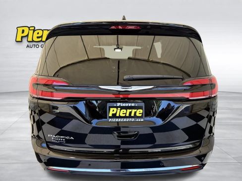 Used 2025 Chrysler Pacifica Select FWD image 3