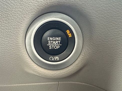 Used 2020 Chrysler Pacifica Touring-L Plus image 19