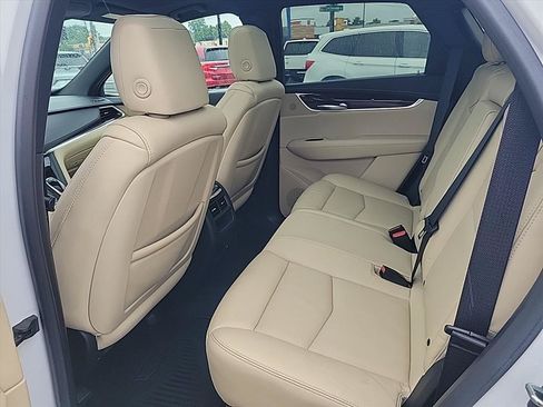 Used 2017 Cadillac XT5 Luxury w/ Driver Awareness Package AWD/4WD image 18