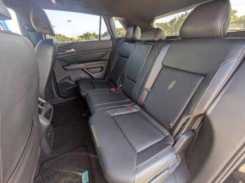 Used 2020 Volkswagen Atlas Cross Sport SE w/ Panoramic Sunroof Package FWD image 14