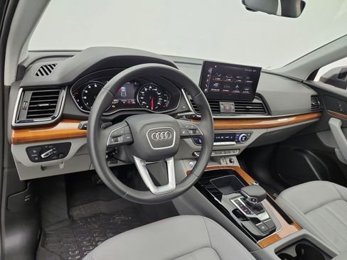 Used 2023 Audi Q5 2.0T Premium w/ Convenience Package AWD/4WD image 9